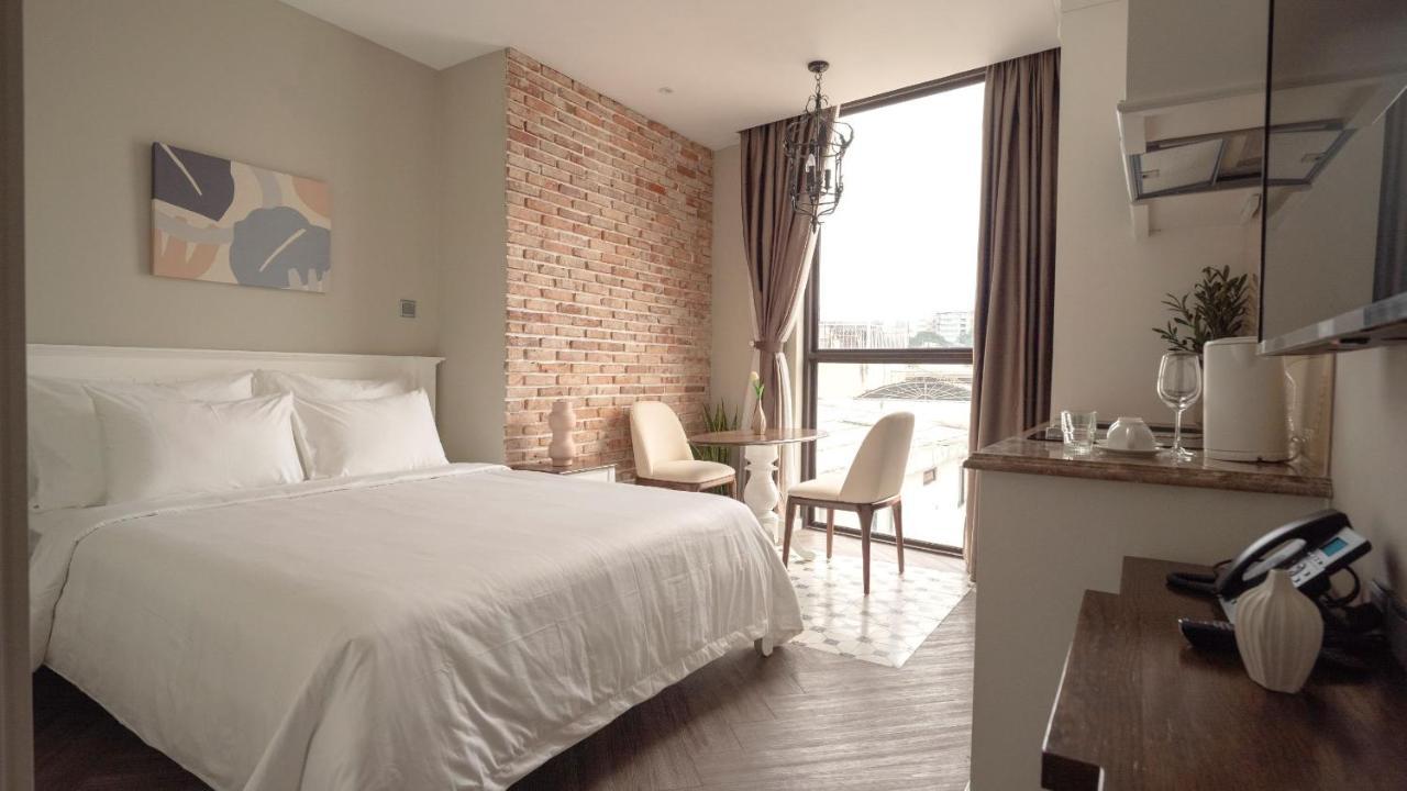 Khách sạn hẻo lánh Celine Living -
