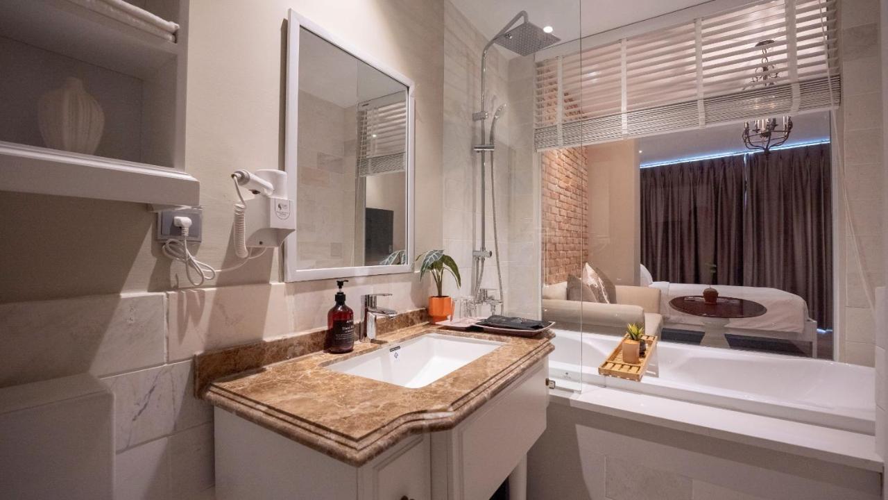 Khách sạn hẻo lánh Celine Living -