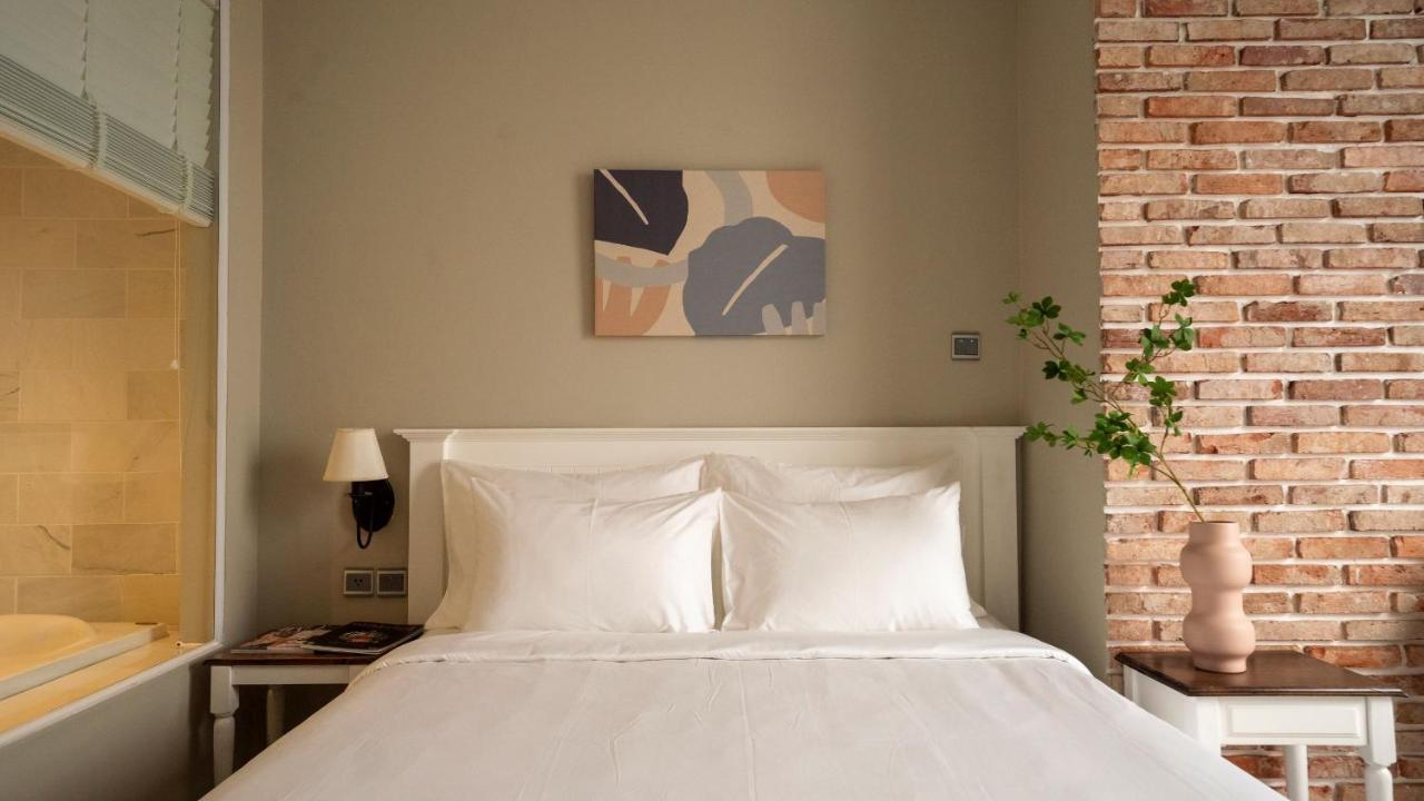 Celine Living - Khách sạn hẻo lánh