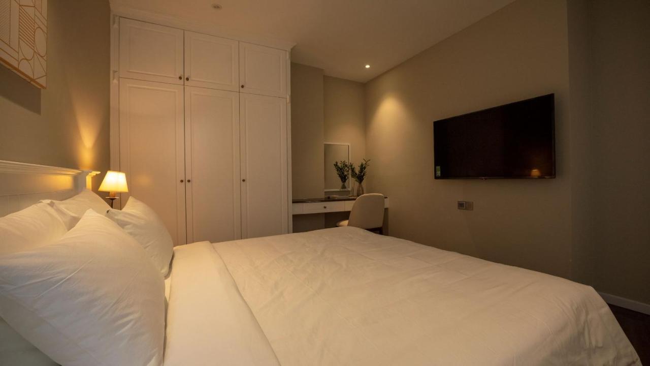 Celine Living - Khách sạn hẻo lánh *