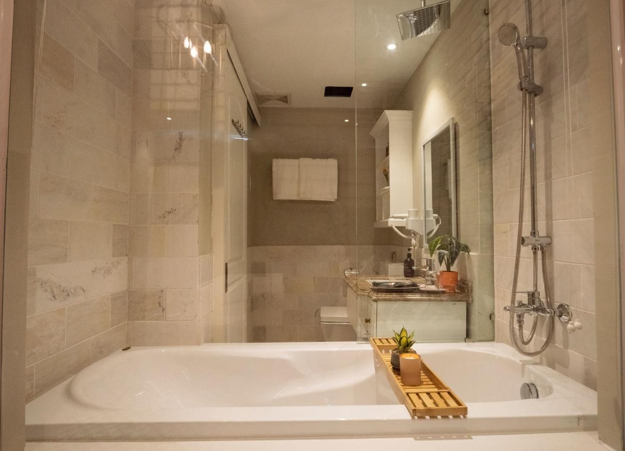 Khách sạn hẻo lánh Celine Living -