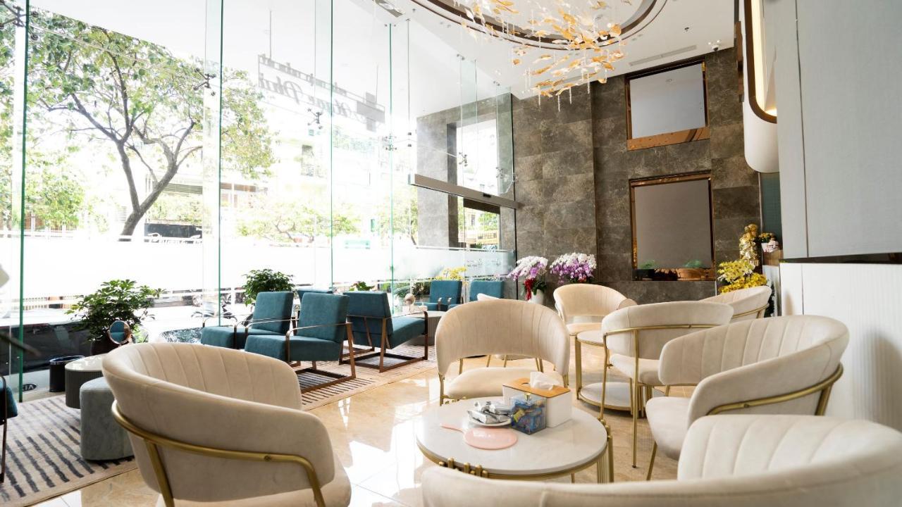 Celine Living - Khách sạn hẻo lánh *