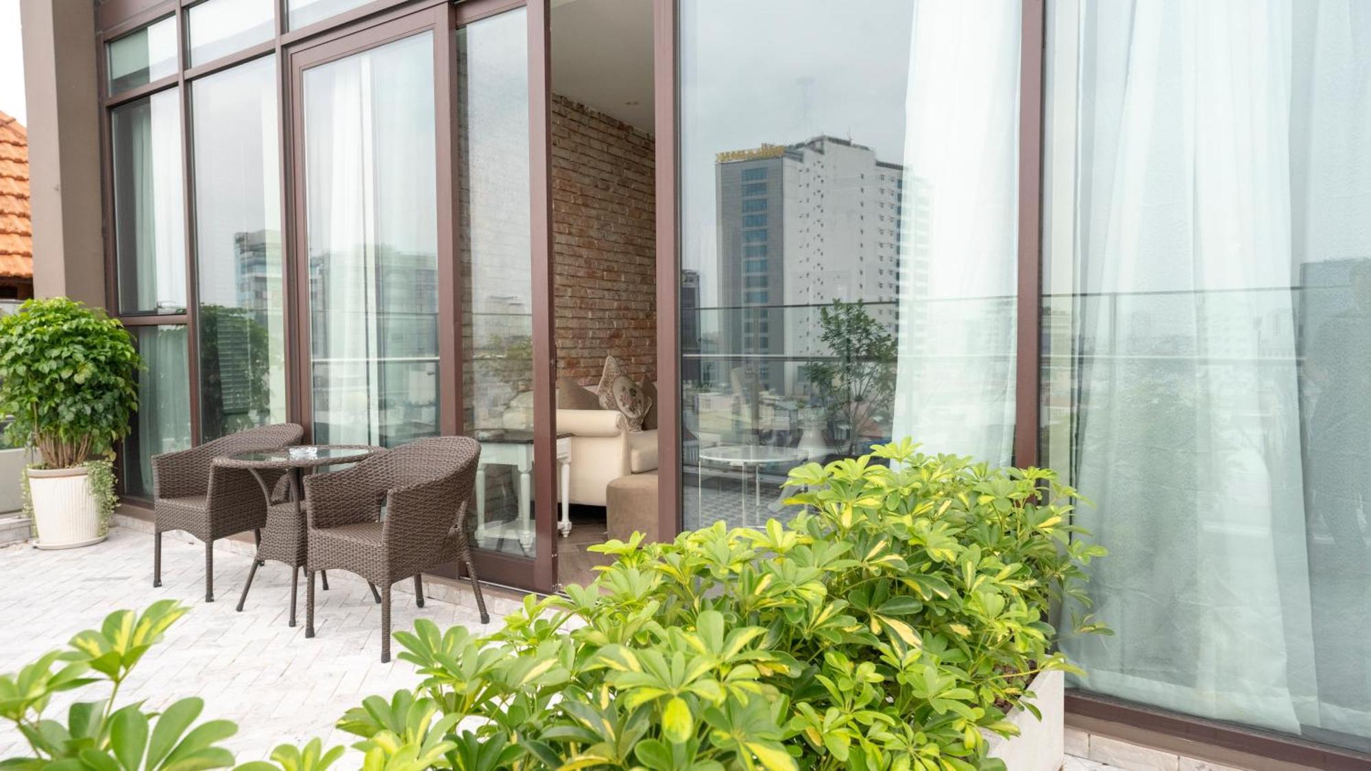 Khách sạn hẻo lánh Celine Living -